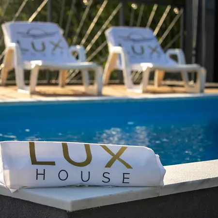 Lux House Vikendica *